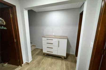 Casa à venda com 3 quartos, sendo 1 suíte, no condomínio Residencial Jardim das Flores 1510, Cotia - SP