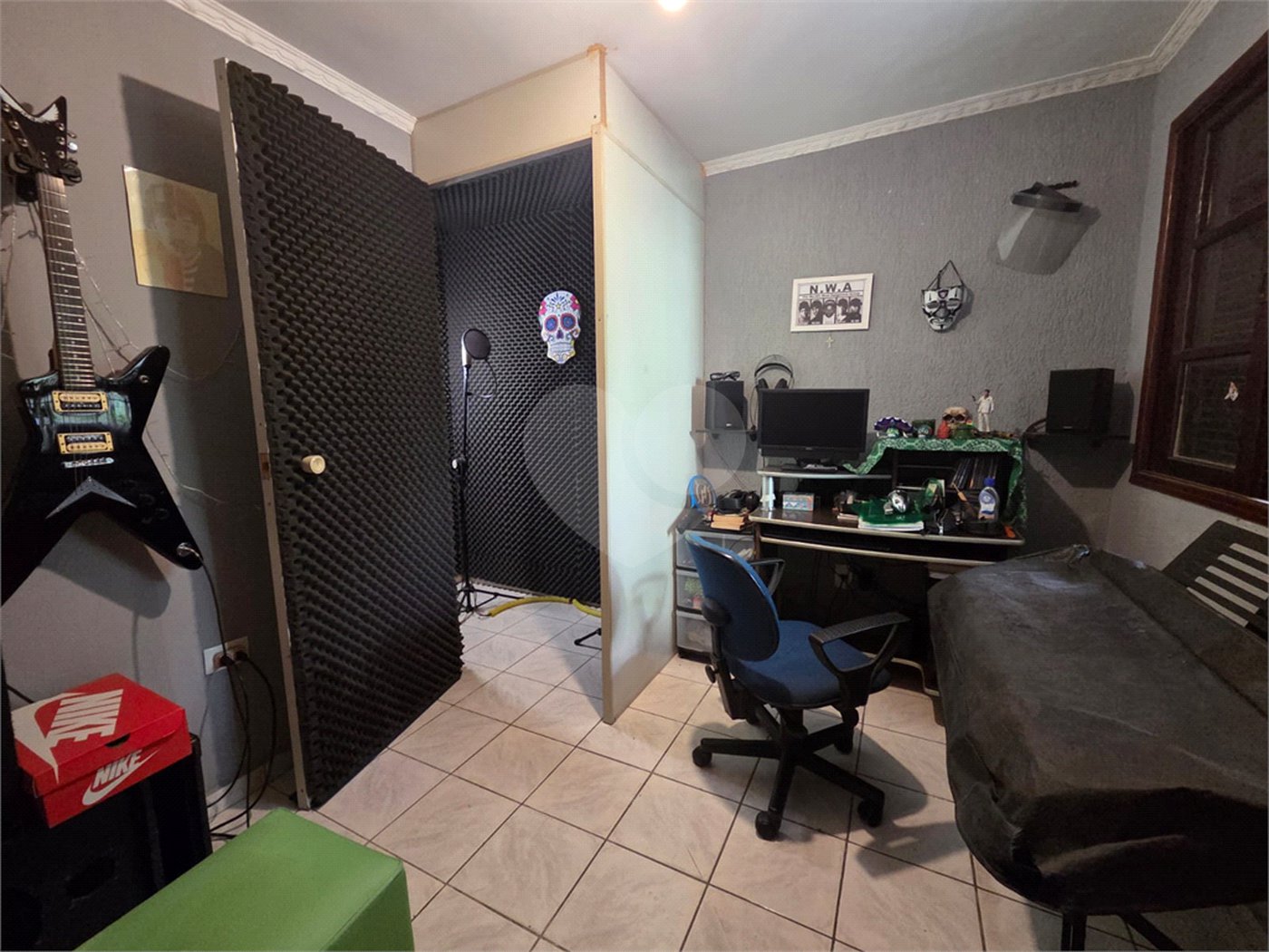 Casa à venda com 4 quartos, sendo 1 suíte, em Vila Paulo Silas, São Paulo, SP