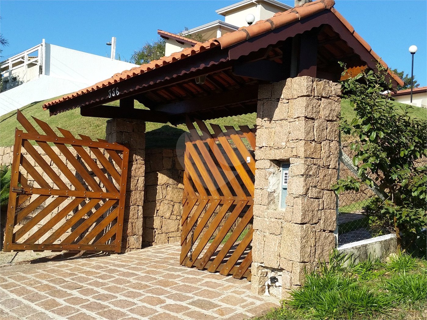 Casa à venda com 3 quartos, sendo 1 suíte, no condomínio Jardim do Ribeirão 1, Itupeva - SP