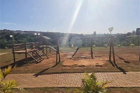 Casa à venda com 3 quartos, sendo 1 suíte, no condomínio Horto Florestal Villagio, Sorocaba - SP