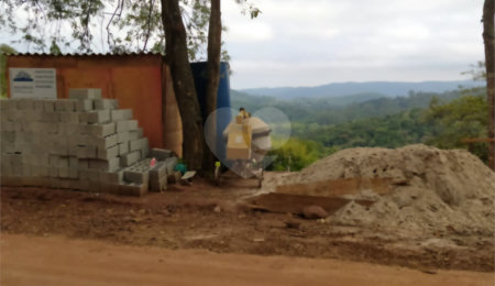 Terreno à venda no condomínio Loteamento Altos da Cantareira, Mairiporã - SP