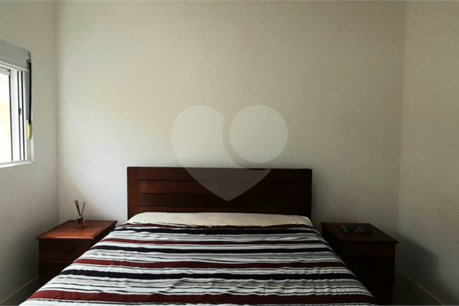 Casa à venda com 3 quartos, sendo 1 suíte, no condomínio Residencial Gran Veiga, São Paulo - SP