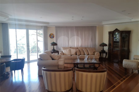 Casa à venda com 5 suítes em Jardim Leonor, São Paulo, SP