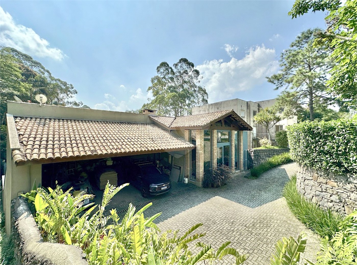 Casa à venda com 4 suítes no condomínio Parque das Artes, Embu das Artes - SP