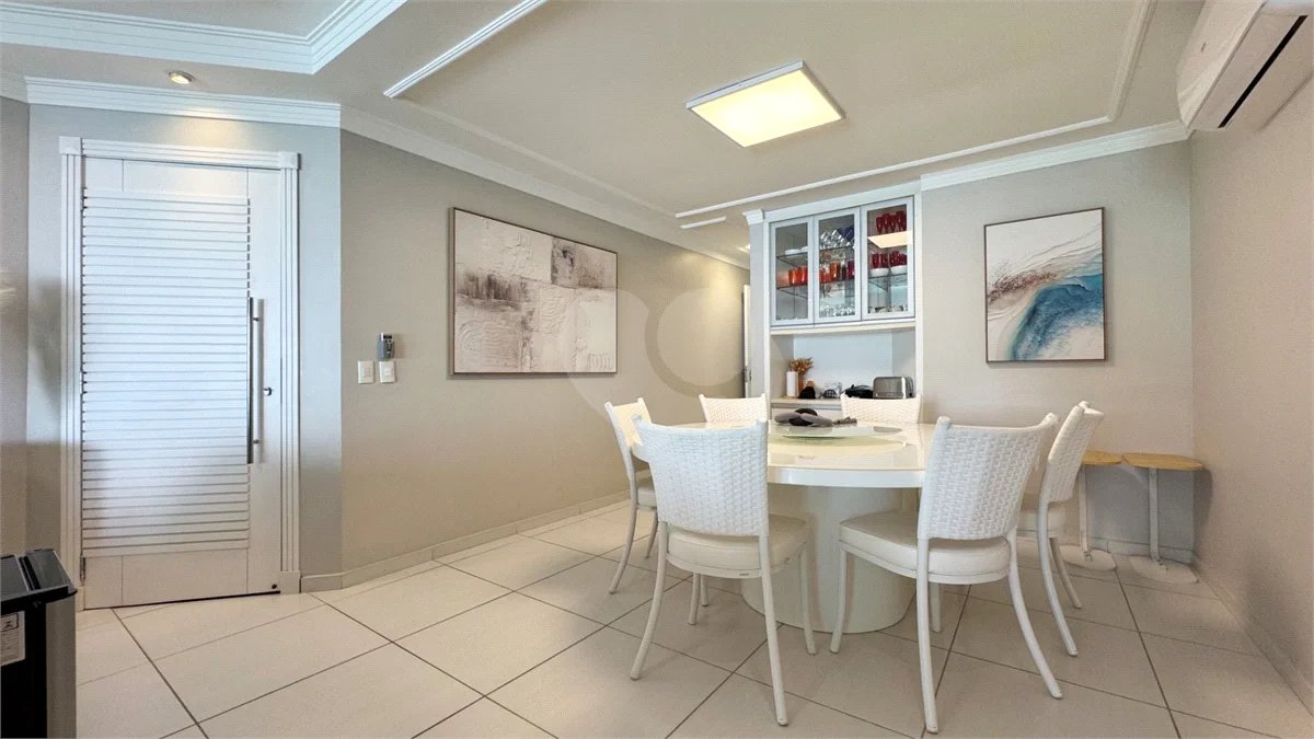 Apartamento à venda com 4 quartos, sendo 2 suítes, em Riviera de São Lourenço, Bertioga, SP