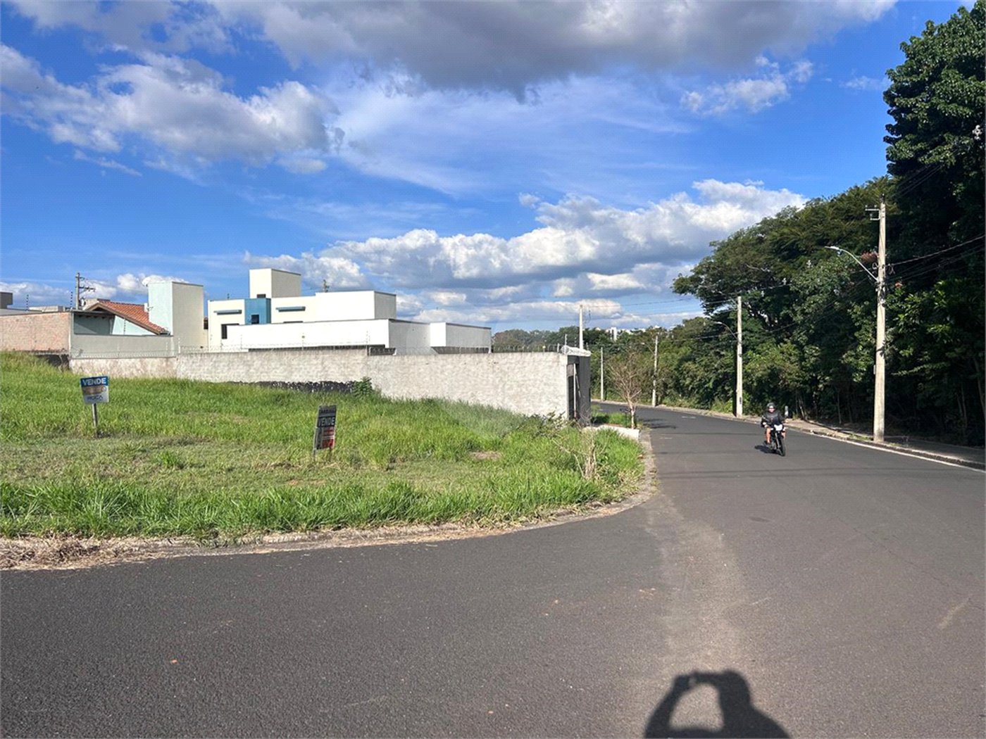Terreno amplo localizado a venda.