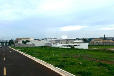 Terreno a venda no Condomínio Monte das Araucárias