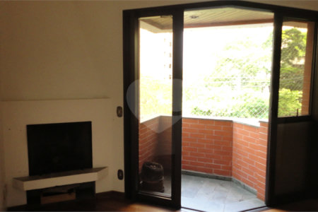 Apartamento à venda com 3 quartos, sendo 1 suíte, em Vila Andrade, São Paulo, SP