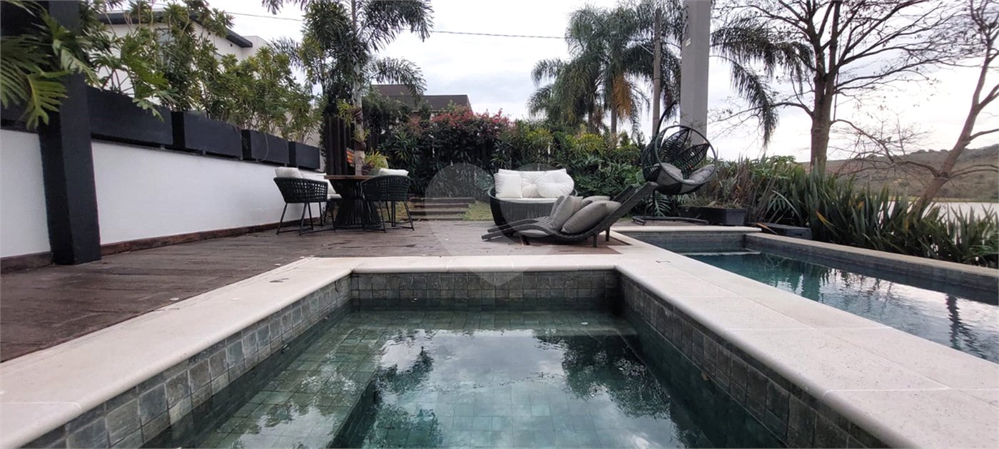 Casa à venda com 3 suítes no condomínio Figueira Garden, Atibaia - SP