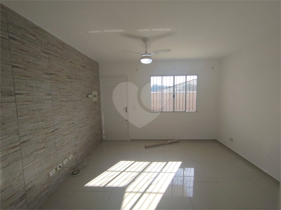 Casa à venda com 2 quartos no condomínio Vila Ajoá, Caieiras - SP