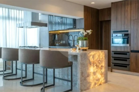 Deslumbrante apartamento duplex pronto para mudar no Itaim Bibi com 242M2, 2 suítes, 3 vagas