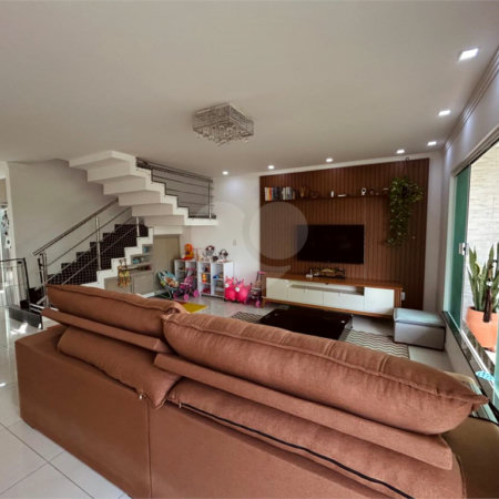 Duplex à venda com 1 quarto, sendo 3 suítes, em Taperapuan, Porto Seguro, BA
