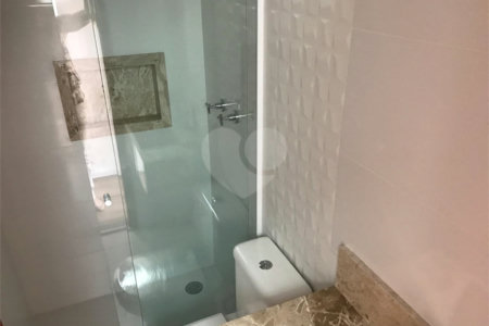 Casa à venda com 3 quartos, sendo 1 suíte, no condomínio Parque Vitória, São Paulo - SP