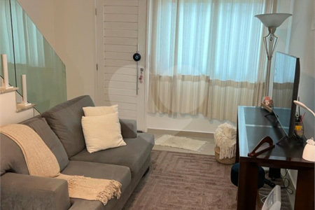 Casa à venda com 2 suítes no condomínio Jd. Avelino II, São Paulo - SP
