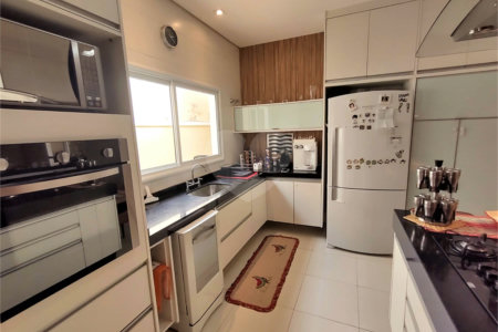 Casa à venda com 3 suítes no condomínio Portal dos Ipês, Indaiatuba - SP