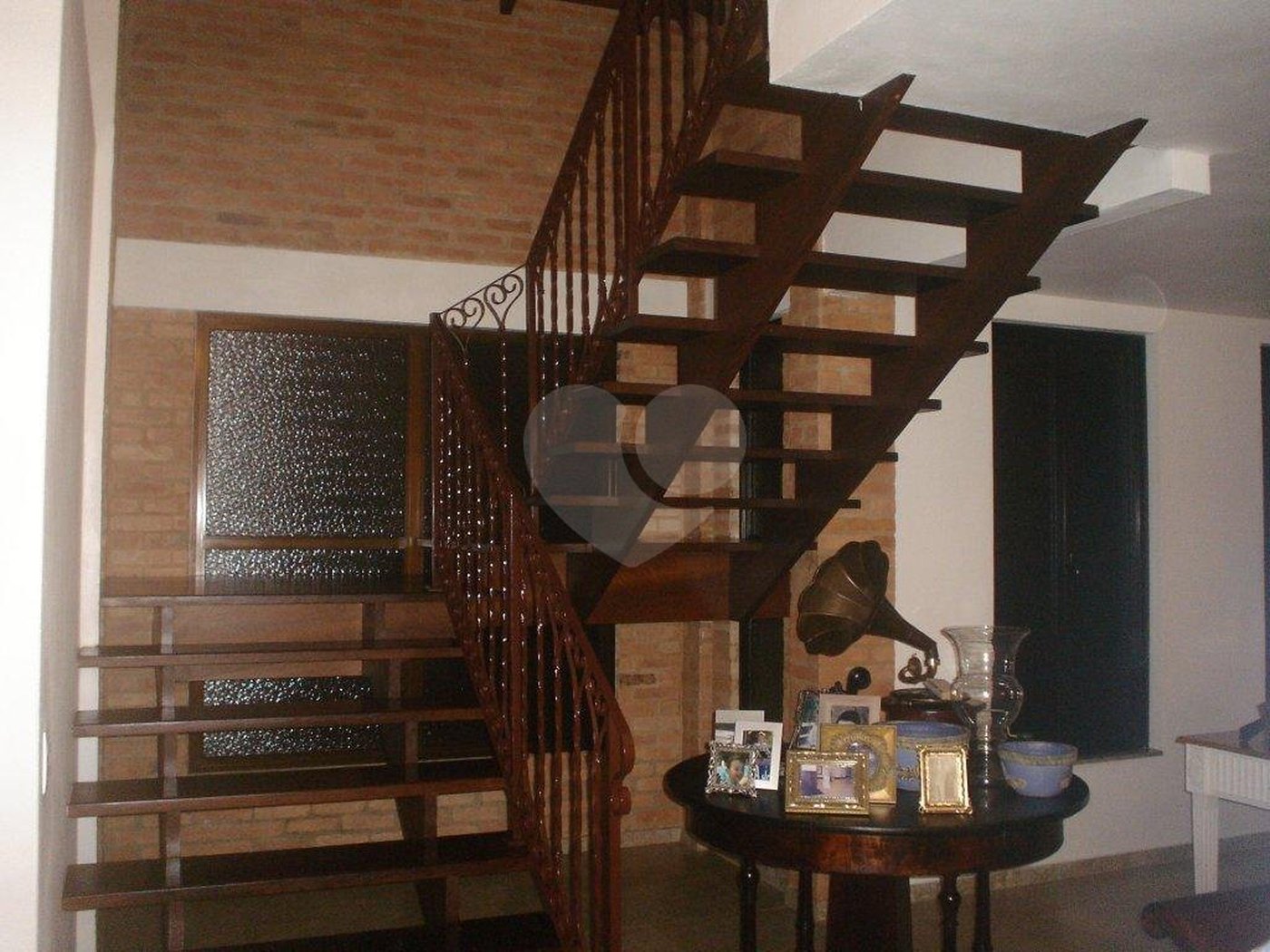 Casa à venda com 3 quartos, sendo 2 suítes, no condomínio residencial Cantareira-pque Petropolis, Mairiporã - SP