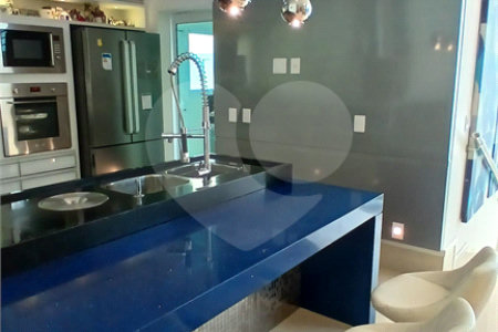 Casa à venda com 3 suítes no condomínio Figueira Garden, Atibaia - SP