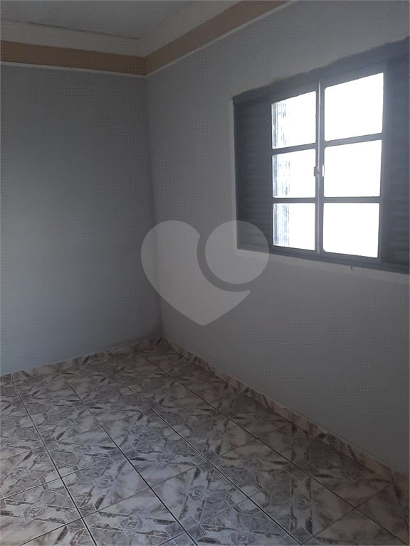 Casa térrea com 2 dormitórios.