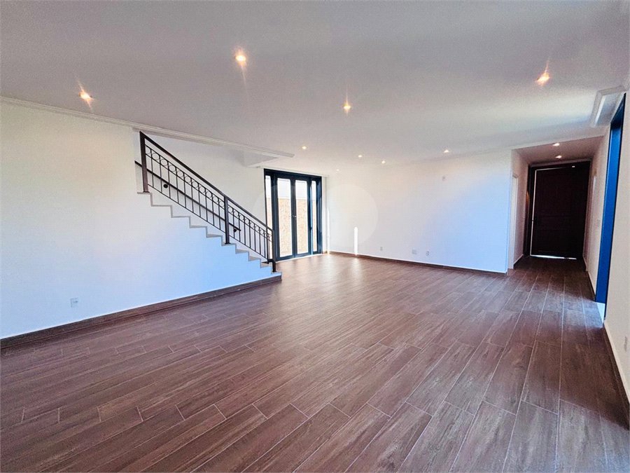 Casa à venda com 4 quartos, sendo 3 suítes, no condomínio Residencial Chácara Ondina, Sorocaba - SP