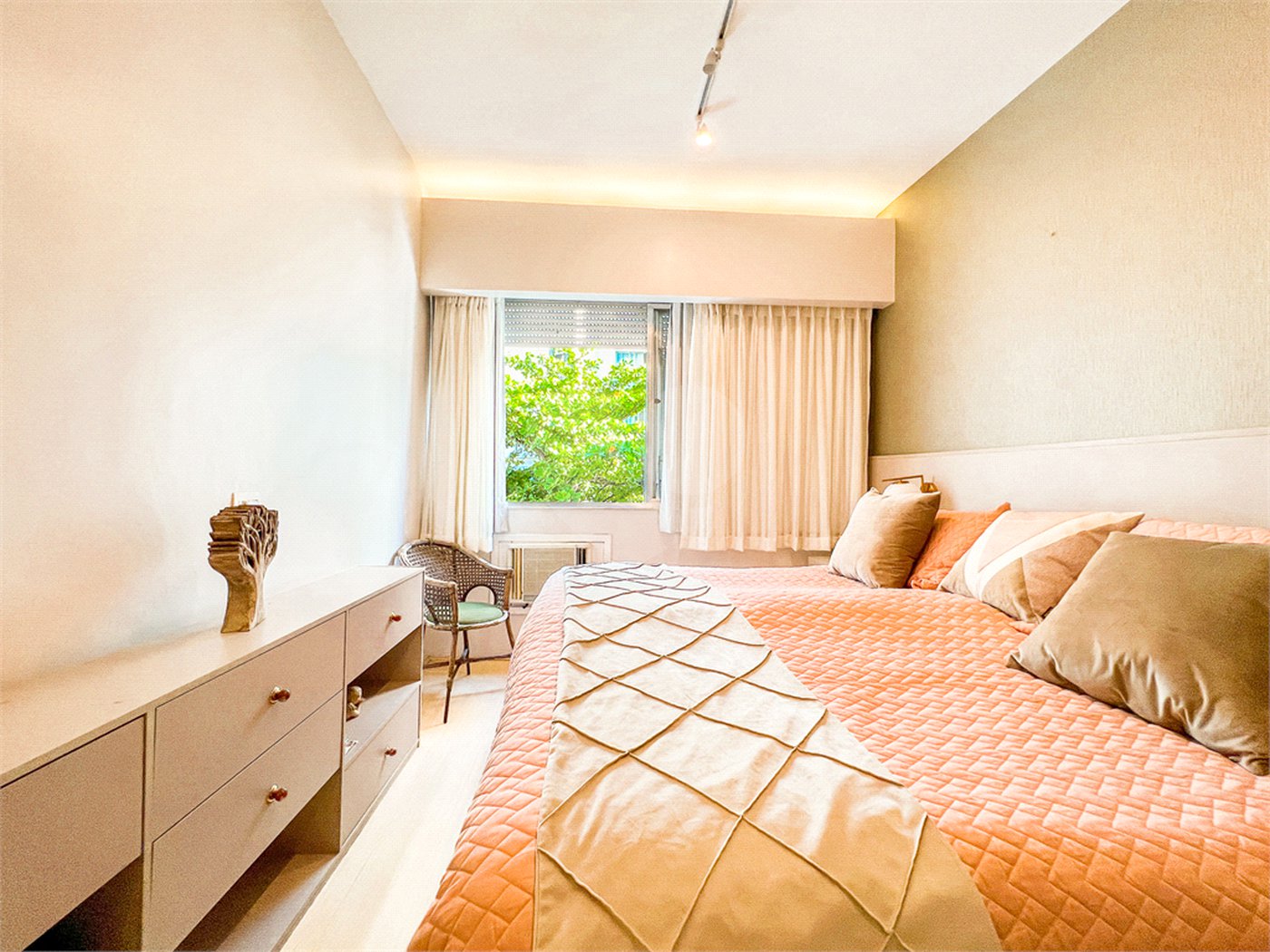 Apartamento à venda com 4 quartos, sendo 1 suíte, em Copacabana, Rio de Janeiro, RJ