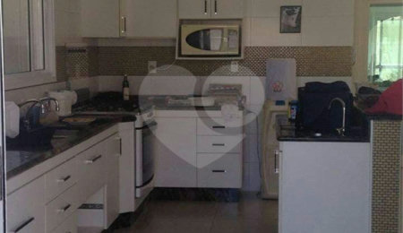 Casa à venda com 4 suítes em Solemar, Praia Grande, SP