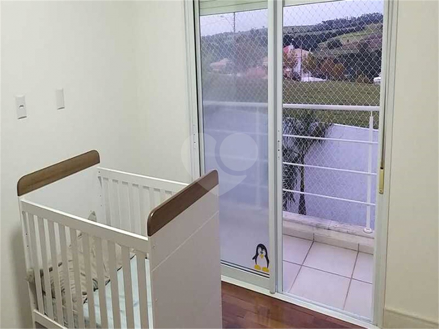Casa à venda com 5 quartos, sendo 4 suítes, no condomínio Village Saint Charbel, Araçoiaba da Serra - SP