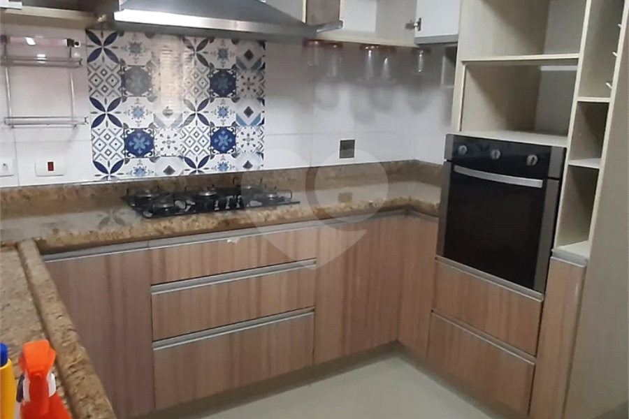 Casa à venda com 5 quartos, sendo 1 suíte, no condomínio Parque Suiça, Caieiras - SP