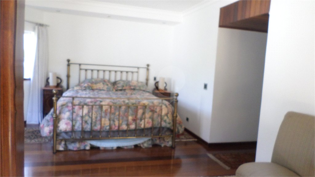 Sobrado à venda com 4 suítes em Recanto Impla, Carapicuíba, SP