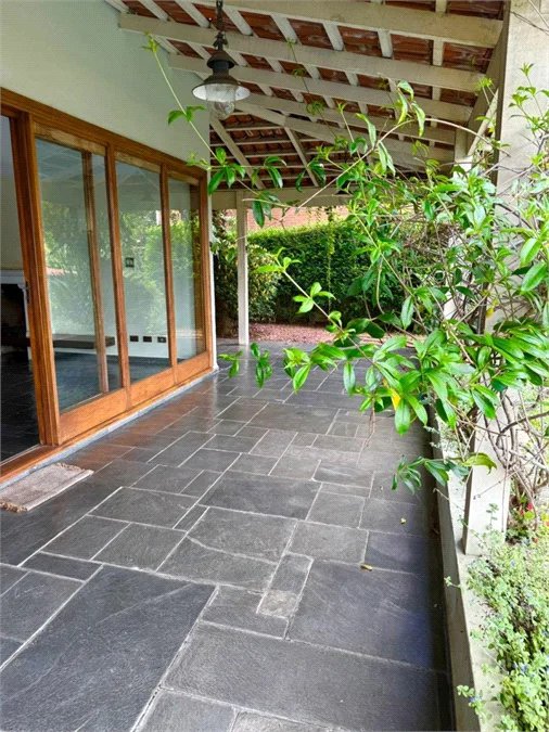 Sobrado à venda com 5 quartos, sendo 3 suítes, em Jardim Leonor, São Paulo, SP