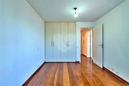Apartamento à venda com 3 suítes em Campo Belo, São Paulo, SP
