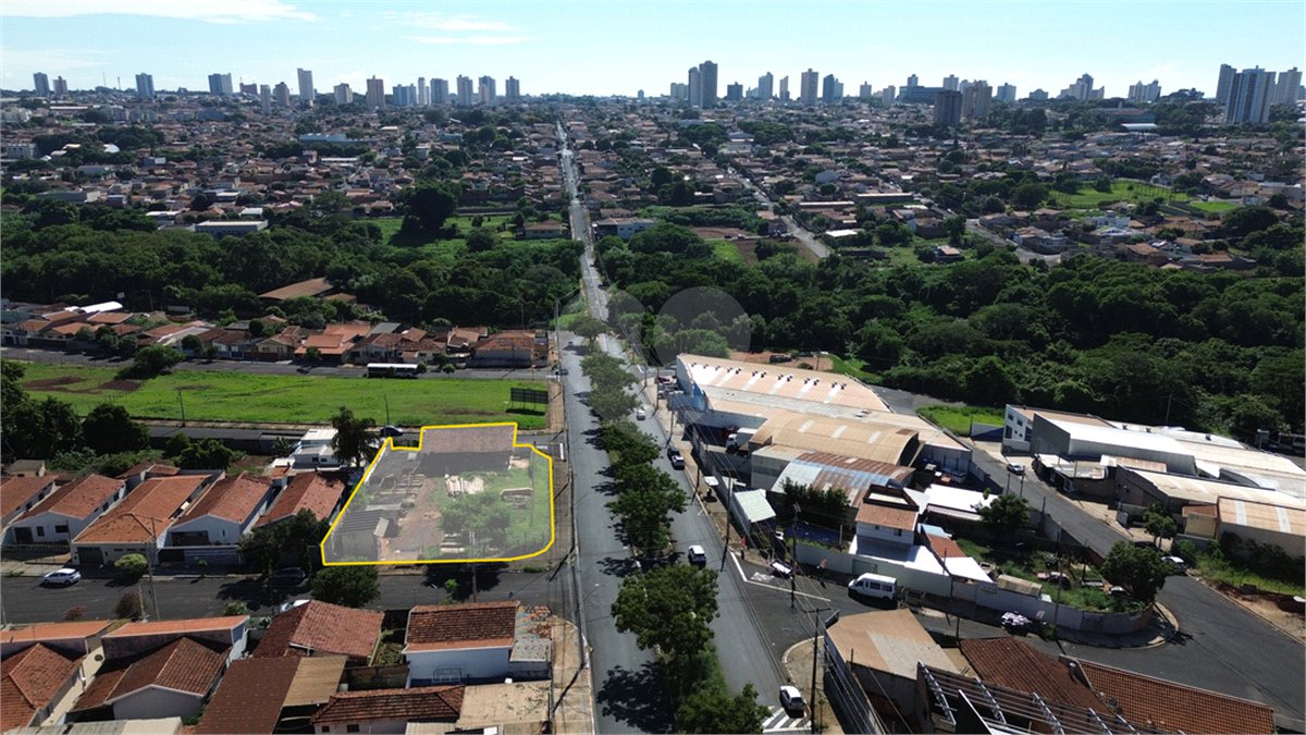 Terreno à venda em Parque Laranjeiras, Araraquara, SP