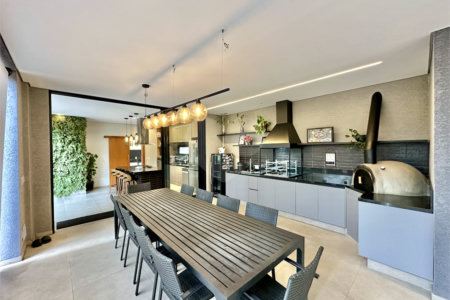 Casa à venda com 3 suítes no condomínio Reserva Santa Maria, Jandira - SP