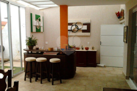 Sobrado à venda com 4 quartos, sendo 1 suíte, em Alto da Boa Vista, São Paulo, SP
