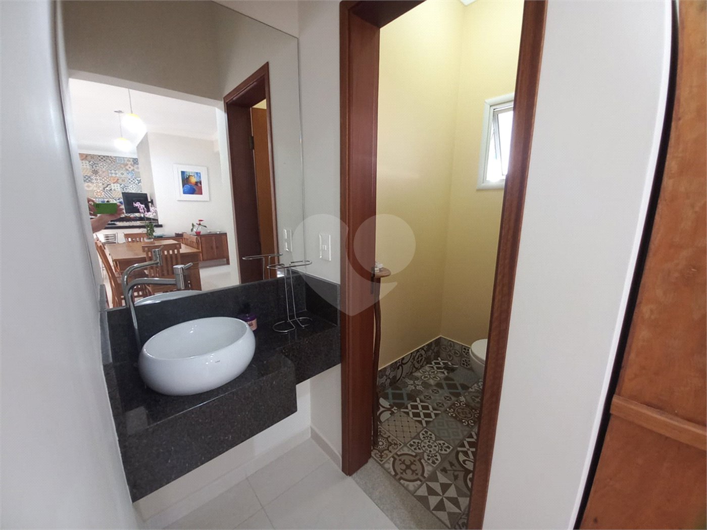 Casa à venda com 3 quartos, sendo 1 suíte, no condomínio São Domingos, Valinhos - SP
