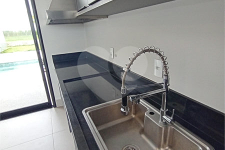Casa à venda com 4 quartos, sendo 3 suítes,  no condomínio Alphaville Nova Esplanada 3, Votorantim - SP