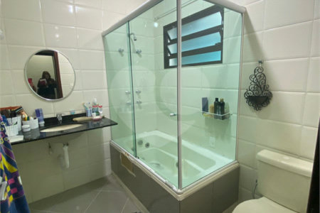 Casa Térrea à venda com 4 quartos, sendo 1 suíte,  em Vila Oliveira, Mogi das Cruzes, SP