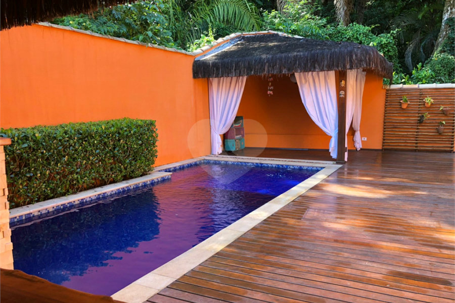 Casa à venda com 4 quartos, sendo 2 suítes,  em Barra Velha, Ilhabela, SP