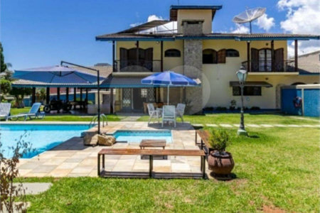Casa com 6 Quartos e 8 banheiros à Venda, 1500 m² de Terreno em Atibaia/SP