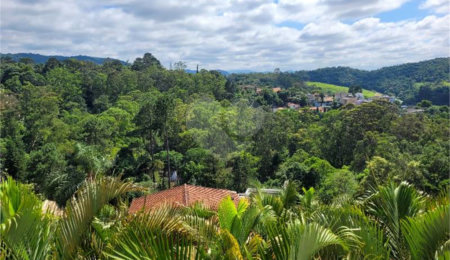 Sobrado à venda com 4 suítes em Tremembé, São Paulo, SP