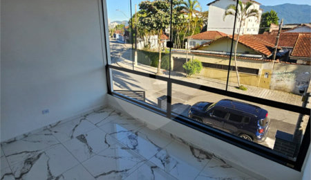 Casa à venda com 3 quartos, sendo 1 suíte,  em Maracanã, Praia Grande, SP
