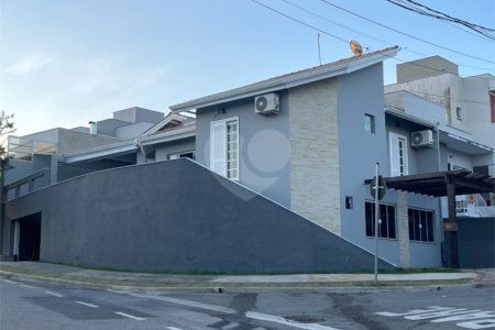 Casa à venda com 4 quartos, sendo 1 suíte, no condomínio Horto Florestal II, Sorocaba - SP