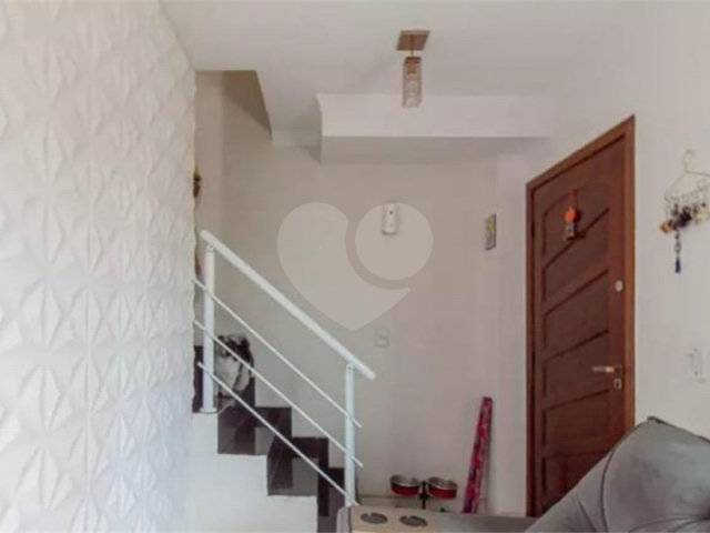 Casa à venda com 2 suítes no condomínio Residencial Flor de Lis, São Paulo - SP