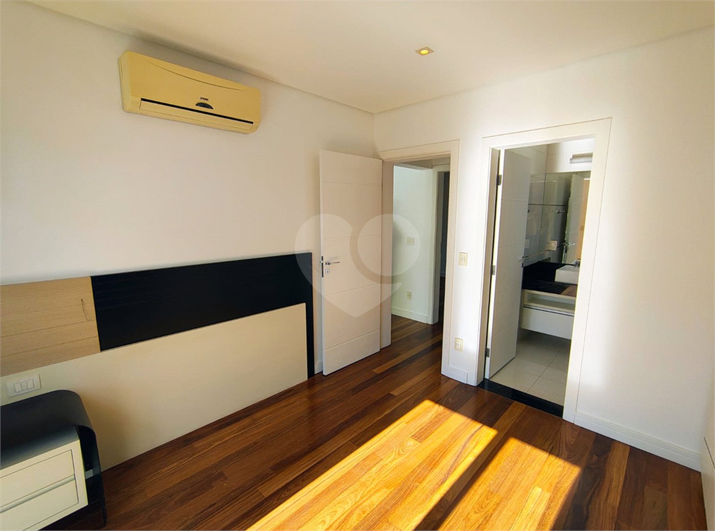Casa à venda ou para alugar com 4 suítes no condomínio Quinta das Laranjeiras, Jundiaí - SP
