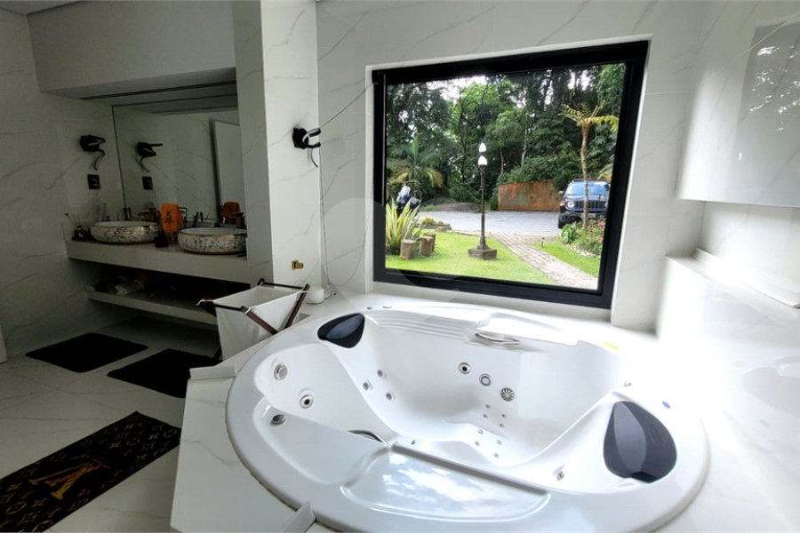 Casa à venda com 4 suítes no condomínio Parque Imperial da Cantareira, Mairiporã - SP
