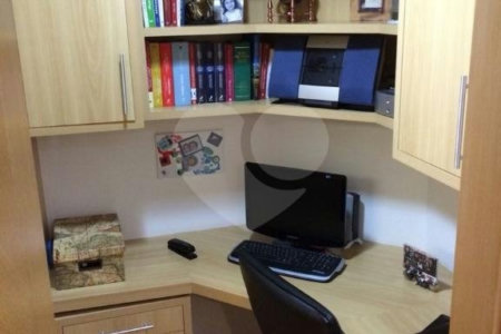 Apartamento à venda com 3 quartos, sendo 1 suíte,  em Bosque da Saúde, São Paulo, SP