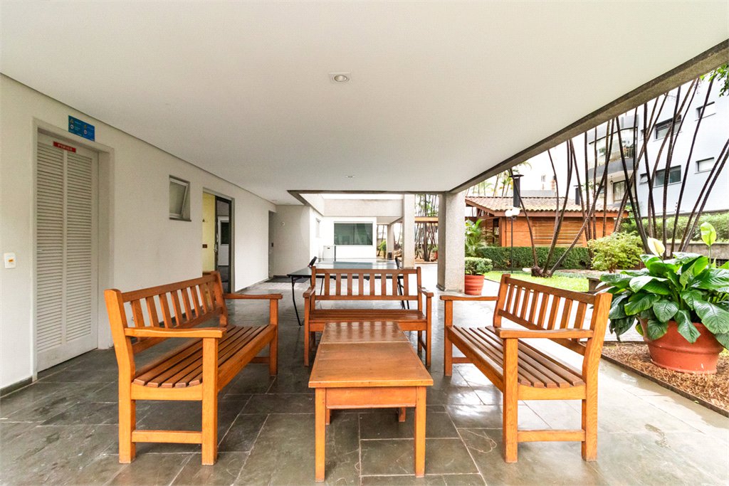 Apartamento à venda com 3 quartos, sendo 1 suíte,  em Indianópolis, São Paulo, SP
