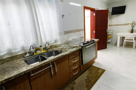 Sobrado à venda com 4 quartos, sendo 1 suíte,  em Vila Sônia, São Paulo, SP
