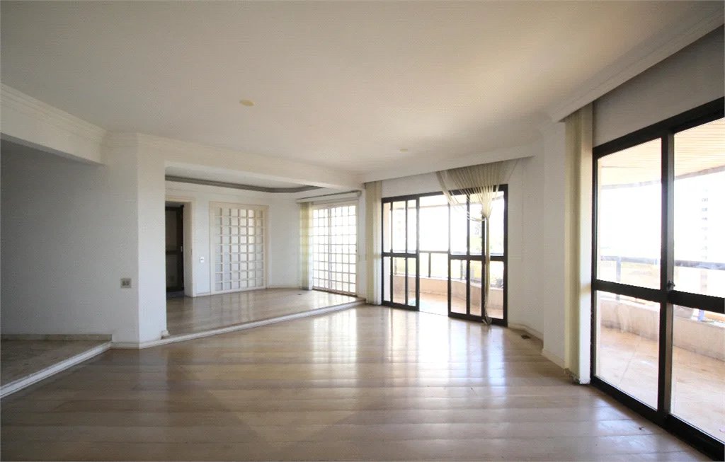 Apartamento à venda com 3 suítes em Vila Suzana, São Paulo, SP