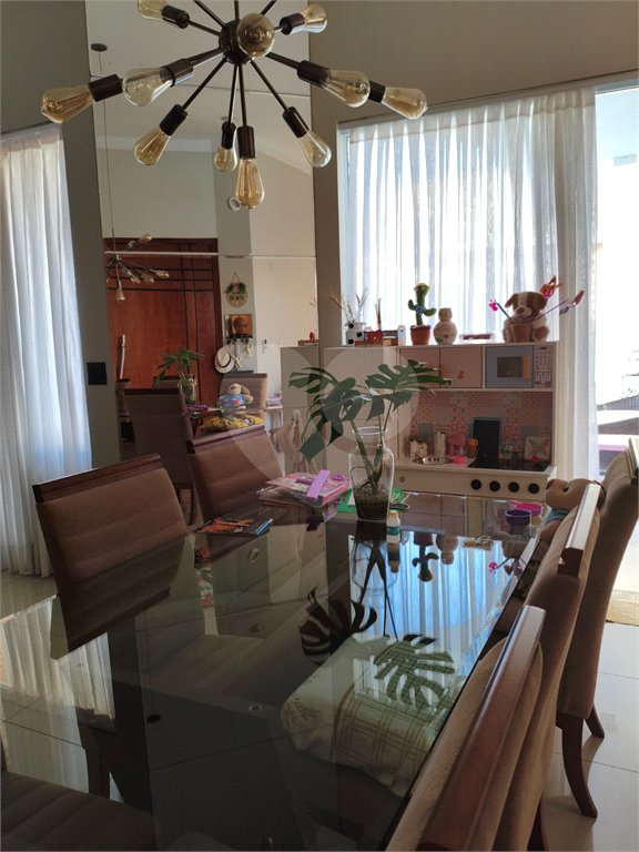 Casa à venda com 3 suítes em Carmo, Araraquara, SP