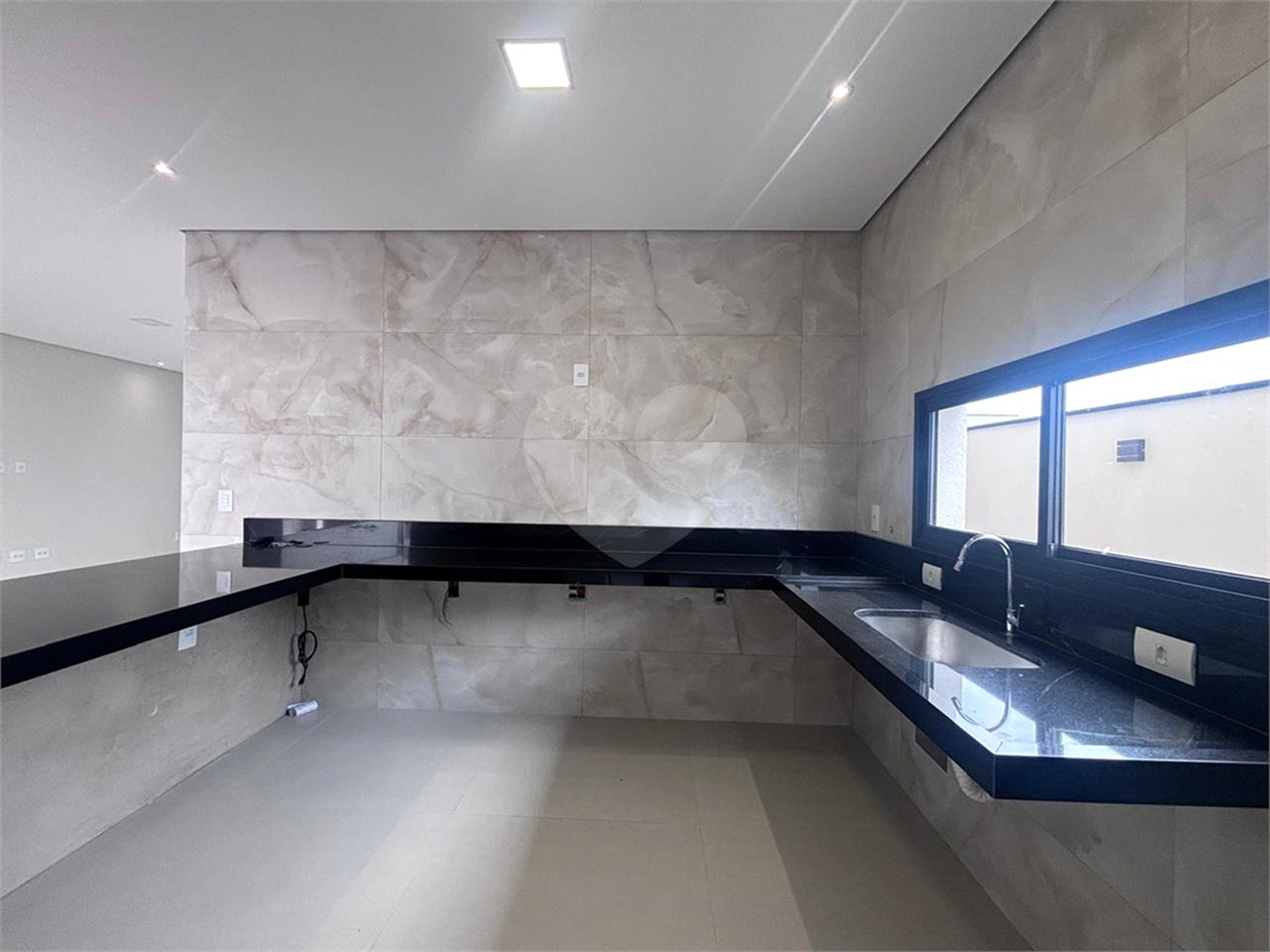 Casa à venda com 3 suítes no condomínio Campos do Conde I e II, Sorocaba - SP
